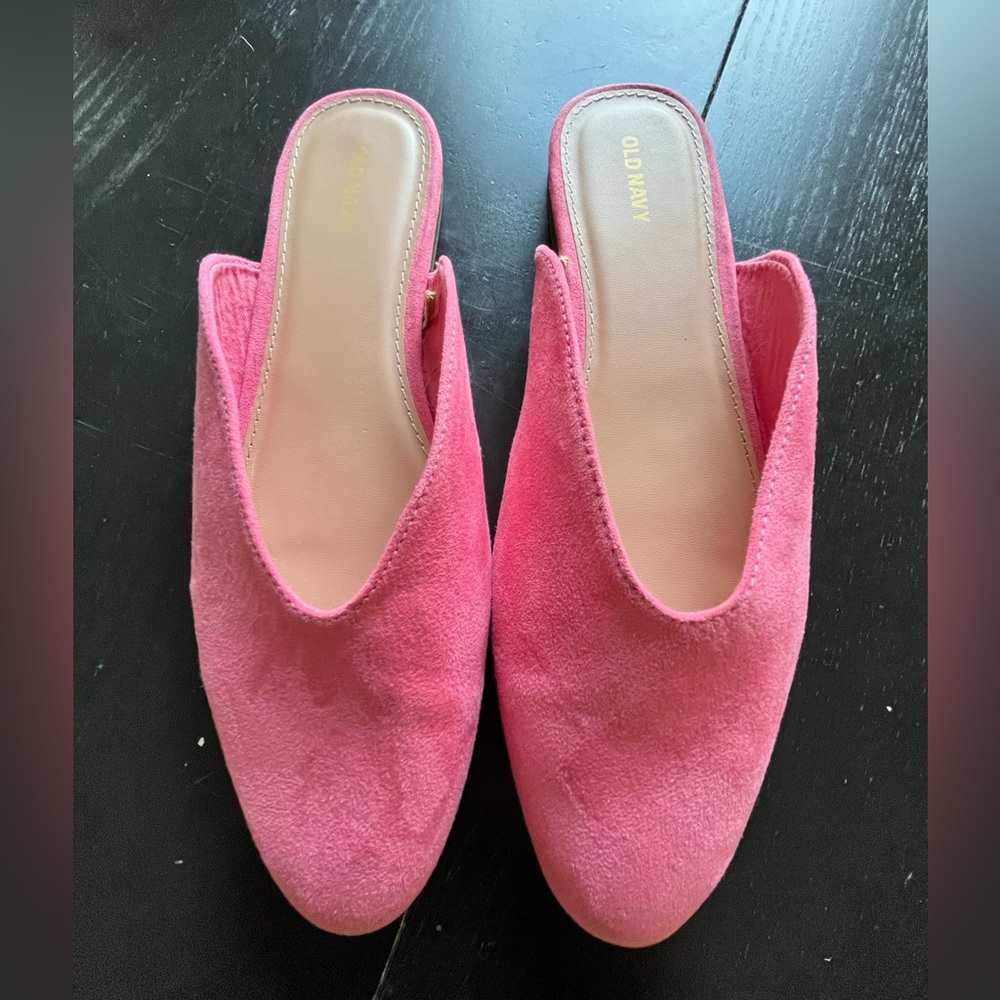 Old Navy round toe pink suede mule, size 10. EUC